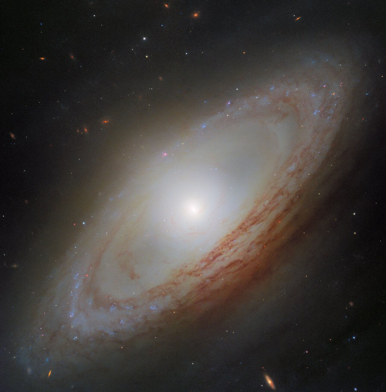 NGC 4698, observed by HUBBLE
